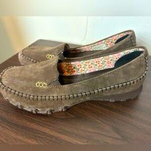 Guc Skechers Relax Fit Memory Foam Brown suede Loafers size 8.5